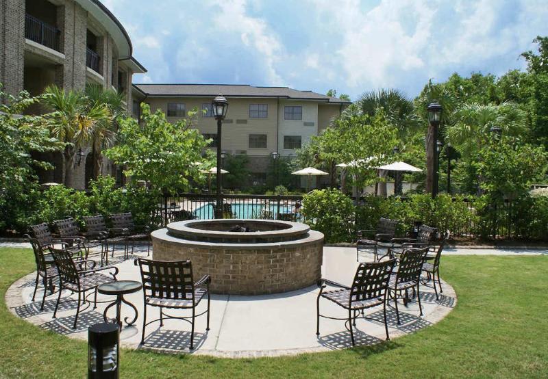 Courtyard Charleston Mount Pleasant Hotel Exterior photo