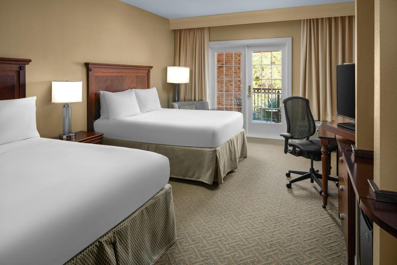 Courtyard Charleston Mount Pleasant Hotel Exterior photo