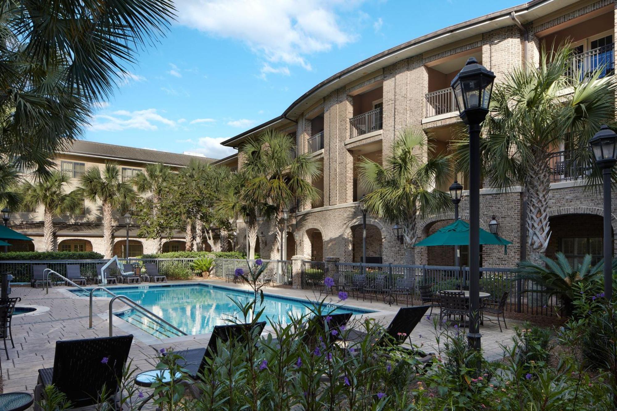 Courtyard Charleston Mount Pleasant Hotel Exterior photo