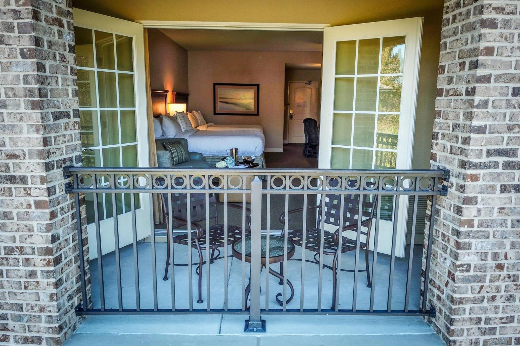 Courtyard Charleston Mount Pleasant Hotel Exterior photo