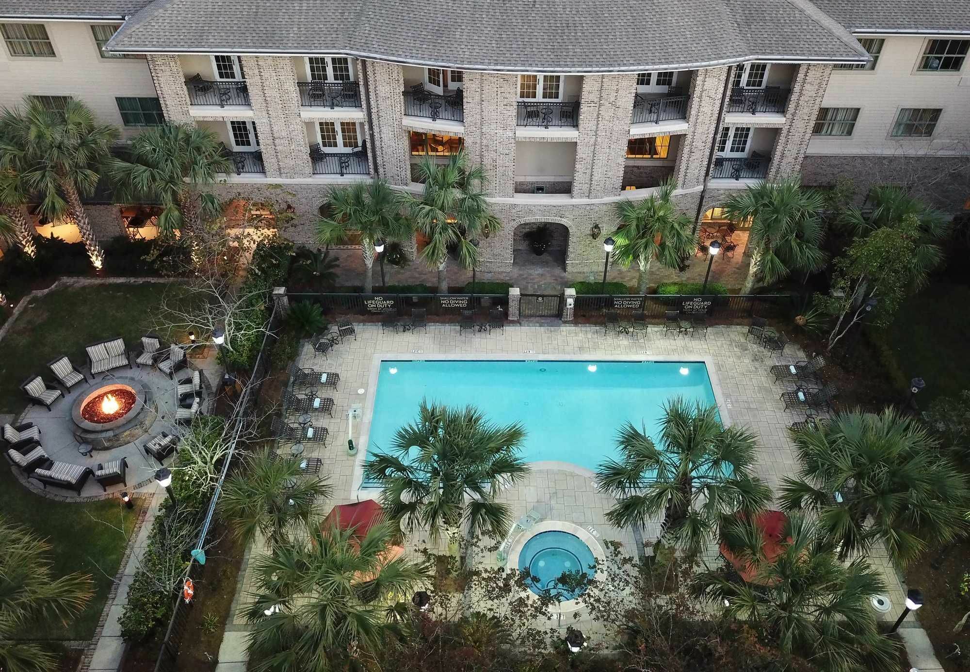 Courtyard Charleston Mount Pleasant Hotel Exterior photo